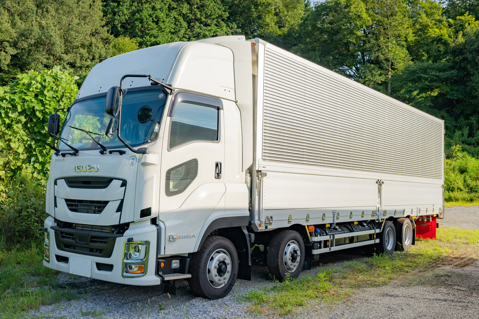 美品 10- ギガ GIGA フロント バンパー 白 (m089499)