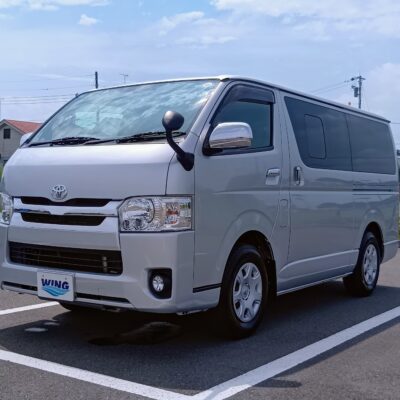 ハイエースバン左前